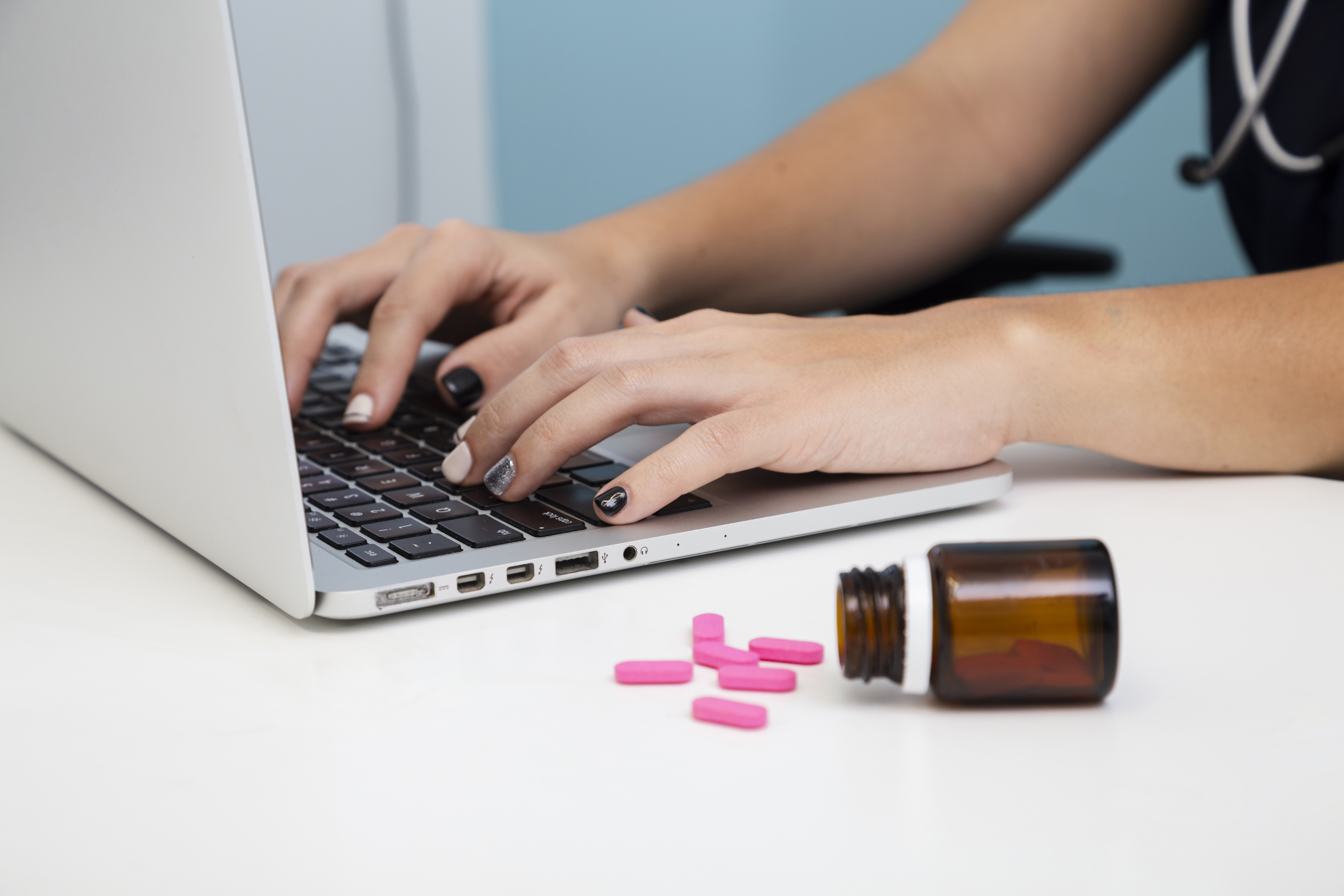 Evaluate the effect of a cancer drug on patient survival using R